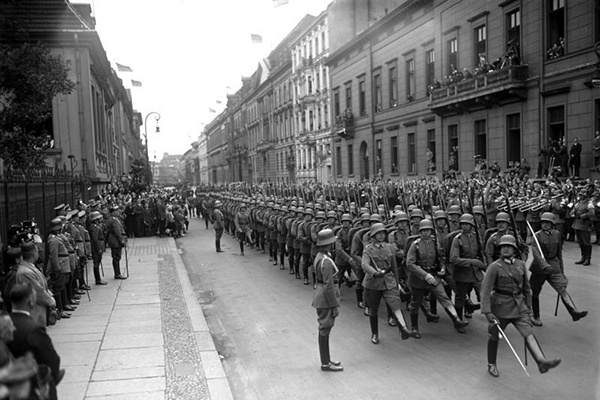 Cette image a un attribut alt vide ; le nom du fichier est nuit-lcouteaux-5-reichswehr-1.jpg